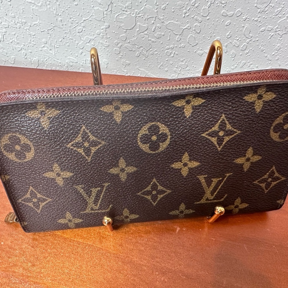 Louis Vuitton Long Zipper Wallet
